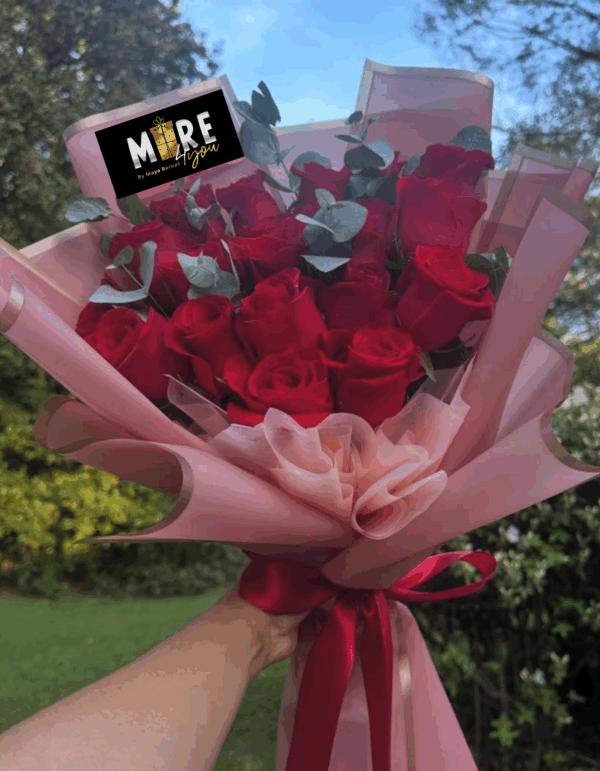 12 fresh roses