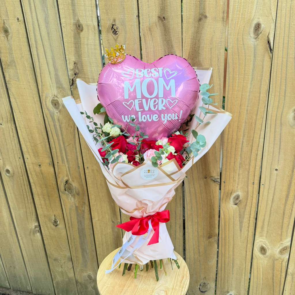 Flower bouquet with heart balloon - Image 3